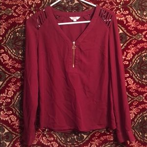 Super cute maroon blouse!